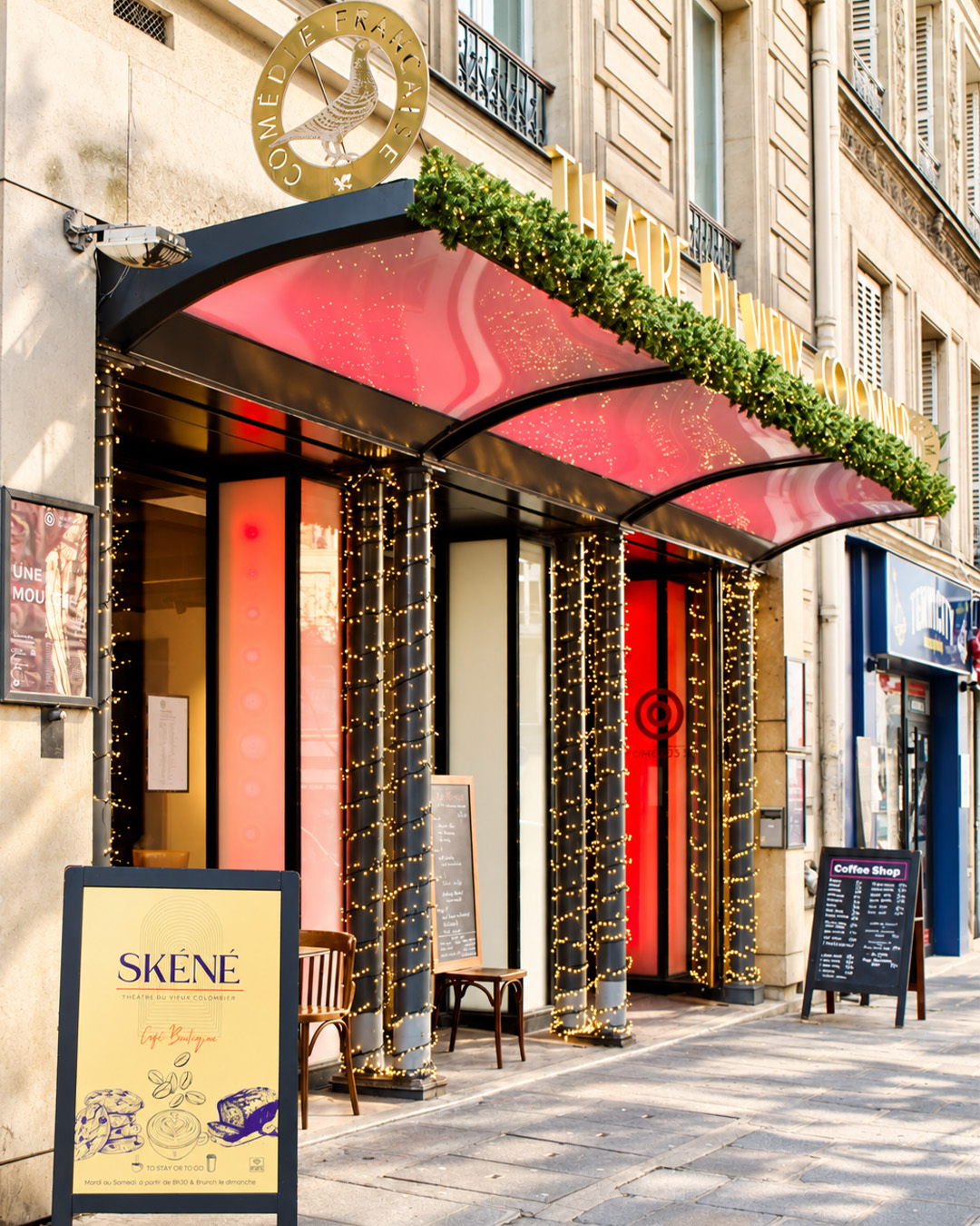 Entr&eacute;e du Th&eacute;&acirc;tre du Vieux-Colombier et du restaurant Sk&eacute;n&eacute;, rue du Vieux-Colombier &agrave; Paris